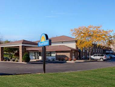 Days Inn By Wyndham Stoughton Wi. Eksteriør billede