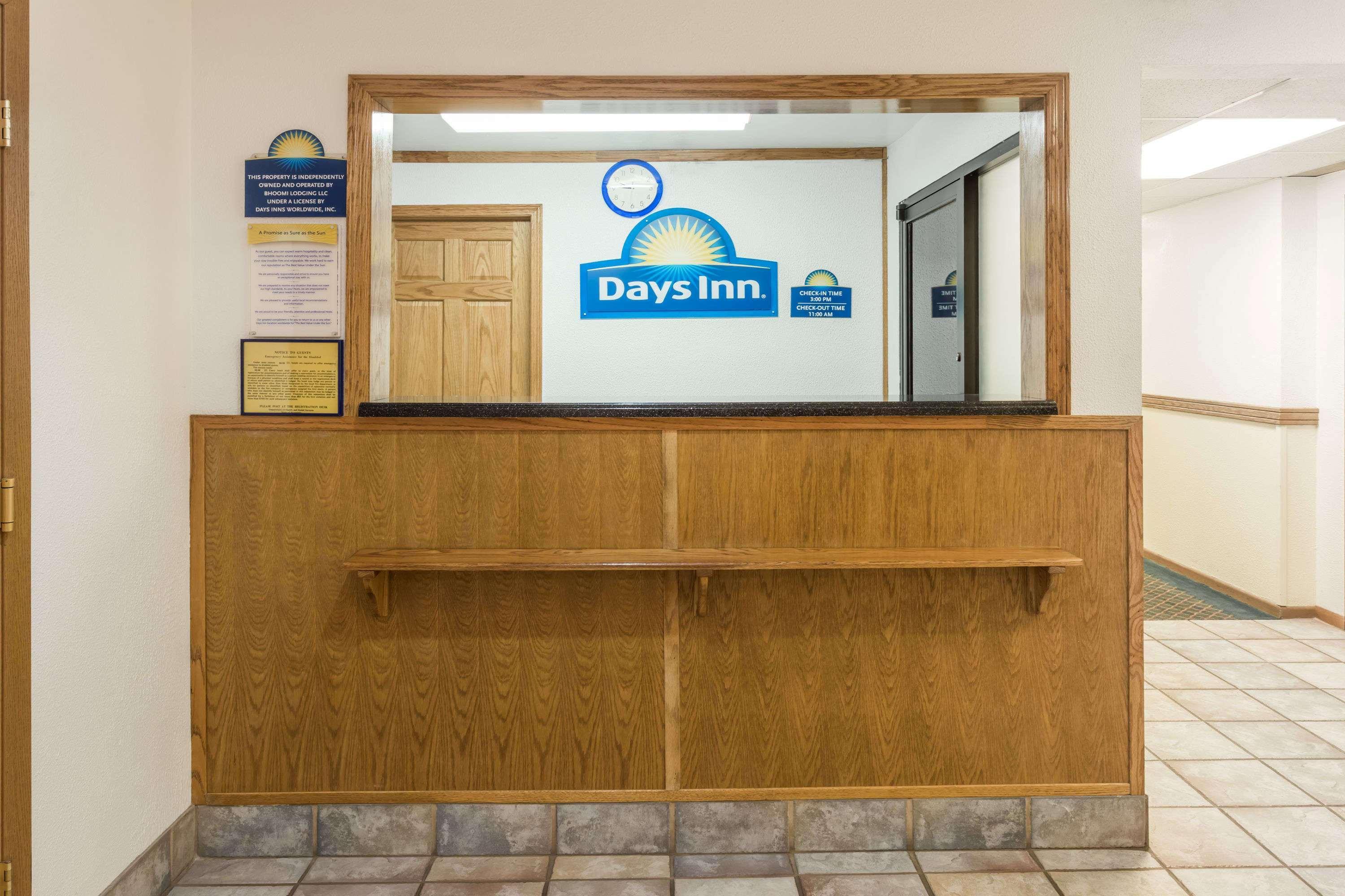 Days Inn By Wyndham Stoughton Wi. Eksteriør billede