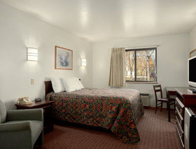 Days Inn By Wyndham Stoughton Wi. Eksteriør billede